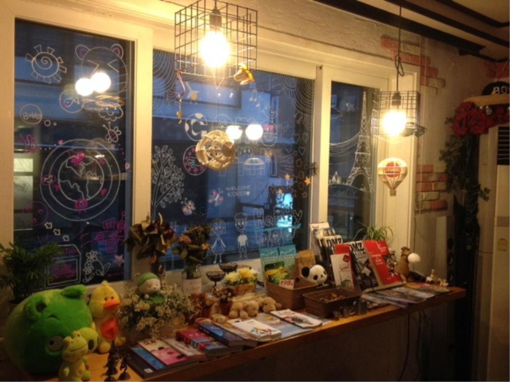 Comeinn Guesthouse Hongdae - Female Only Сеул Екстер'єр фото