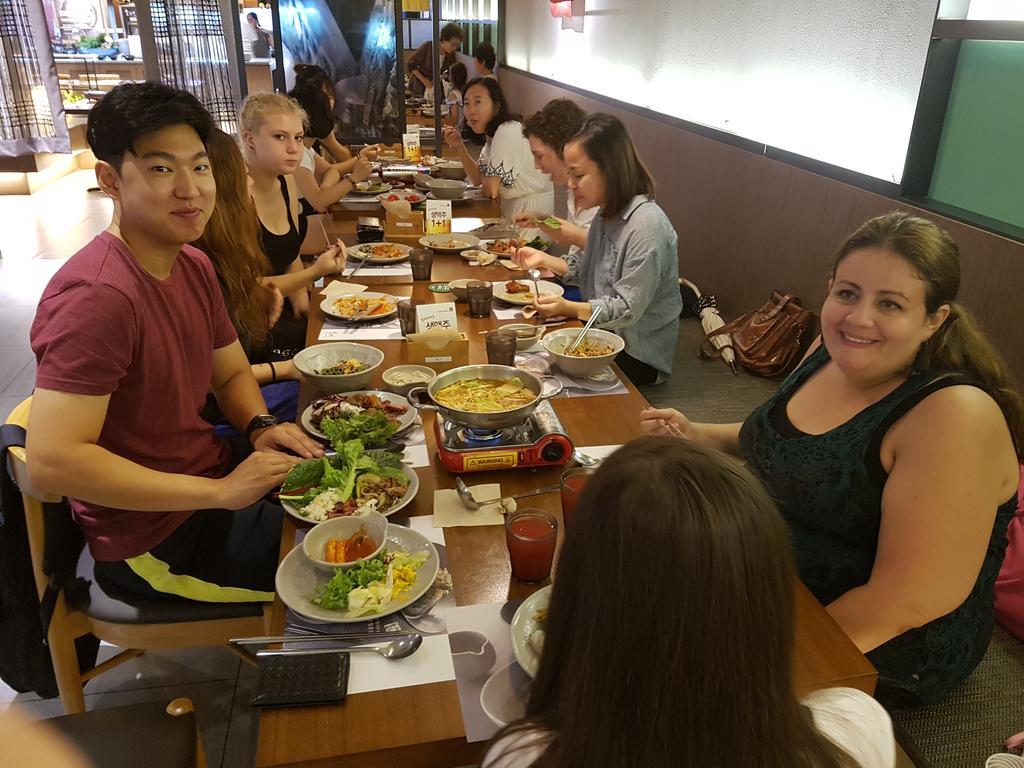 Comeinn Guesthouse Hongdae - Female Only Сеул Екстер'єр фото
