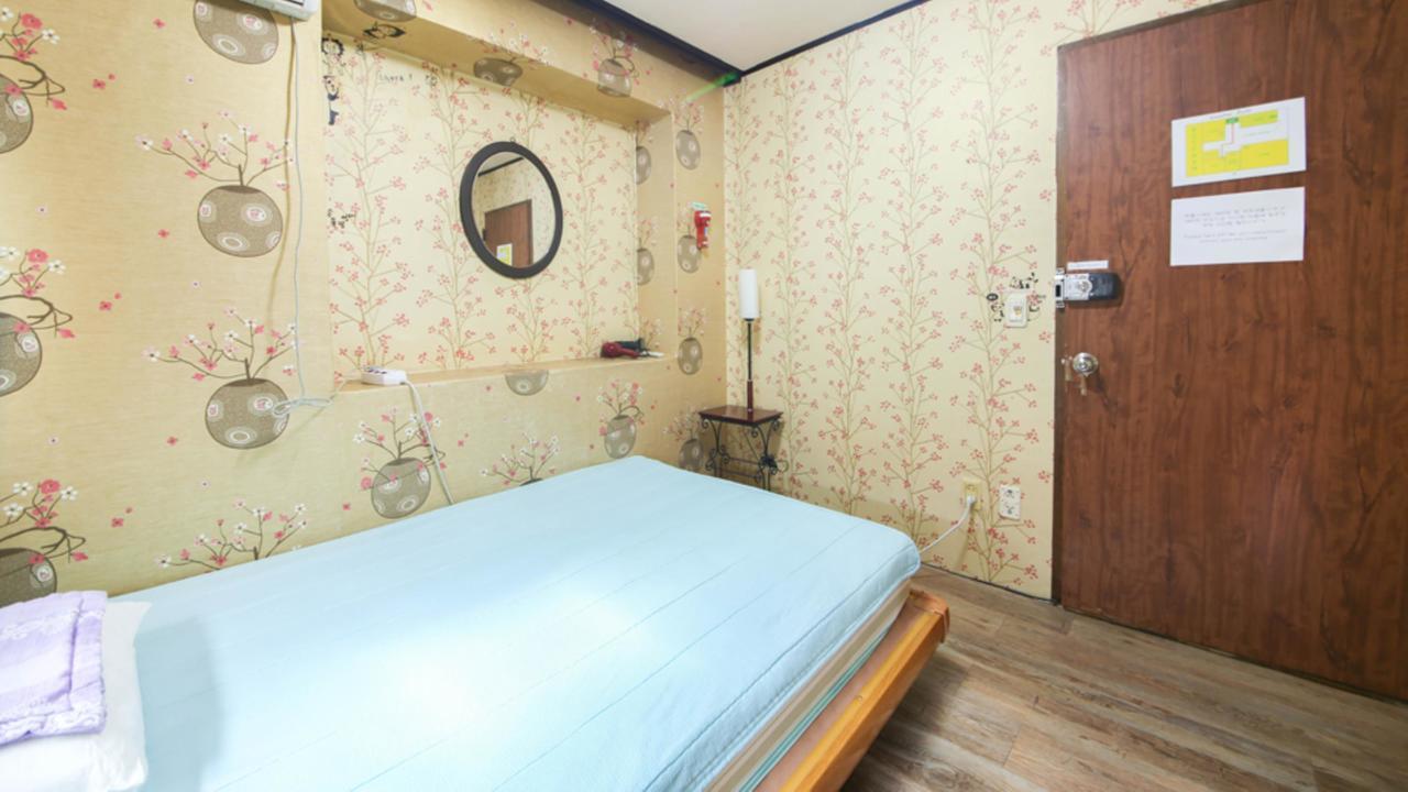 Comeinn Guesthouse Hongdae - Female Only Сеул Екстер'єр фото