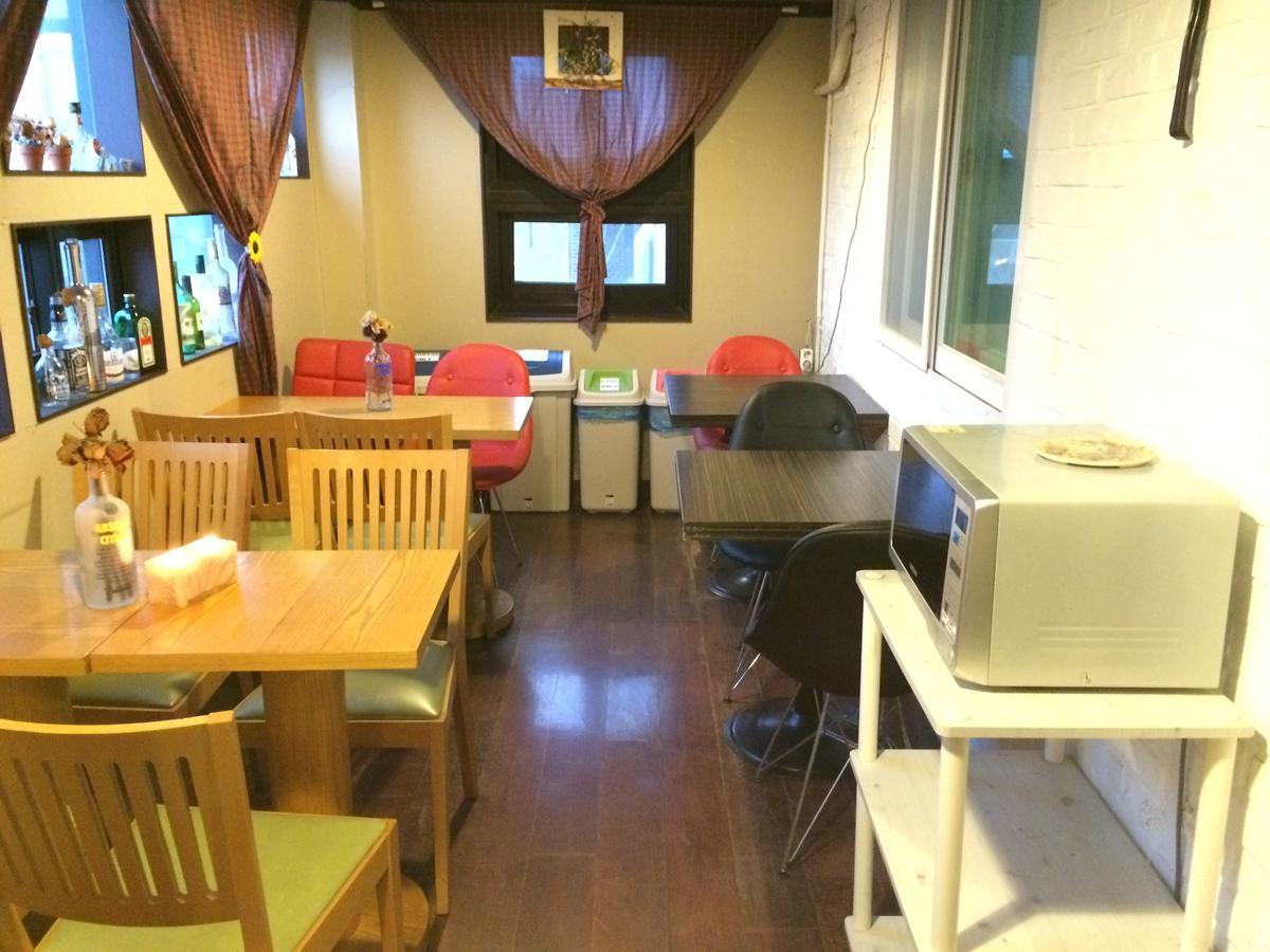 Comeinn Guesthouse Hongdae - Female Only Сеул Екстер'єр фото