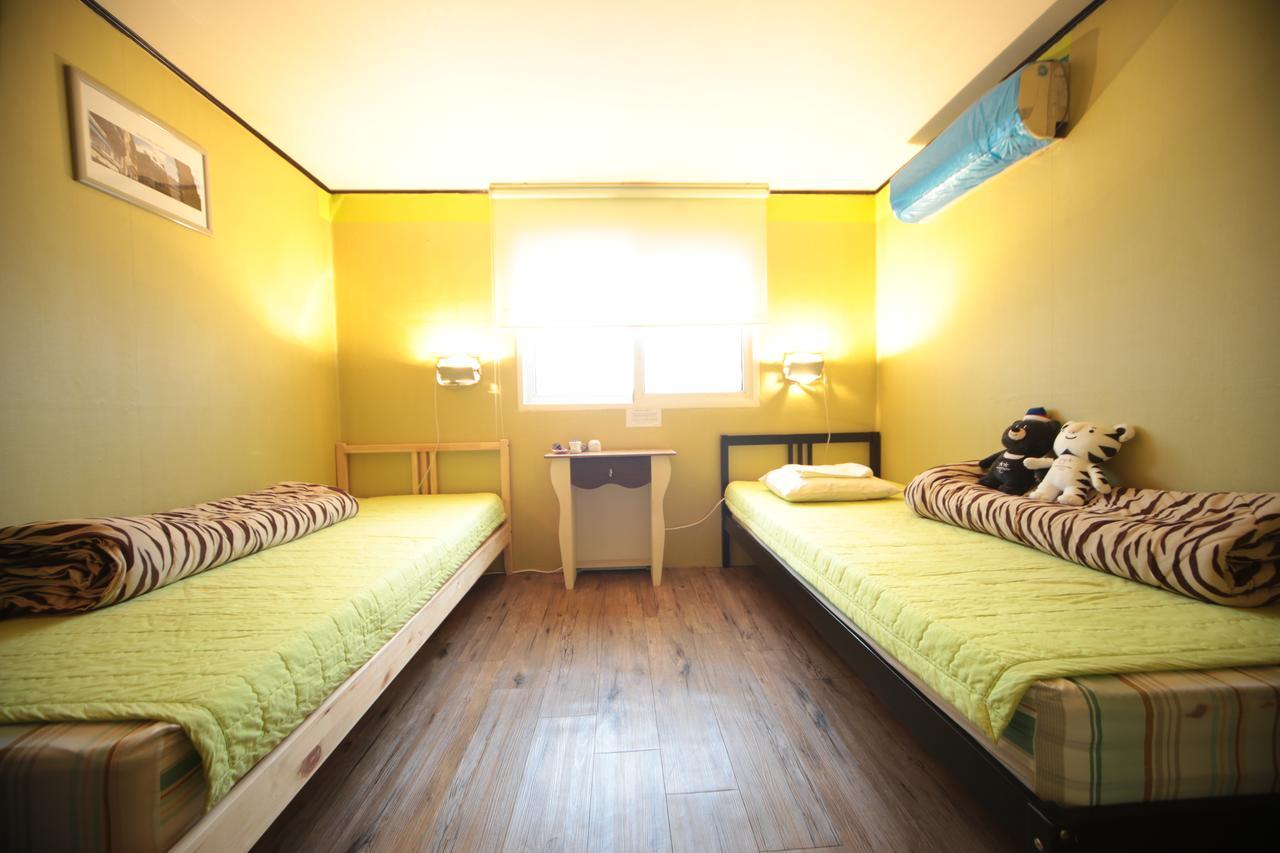 Comeinn Guesthouse Hongdae - Female Only Сеул Екстер'єр фото