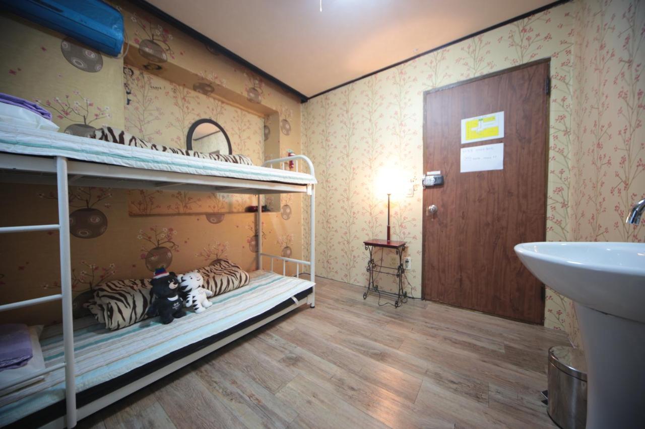 Comeinn Guesthouse Hongdae - Female Only Сеул Екстер'єр фото